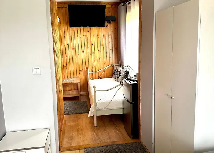 Ustup 25 זקופאנה